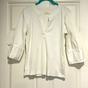 White ribbed shirt with the cotton cuffs